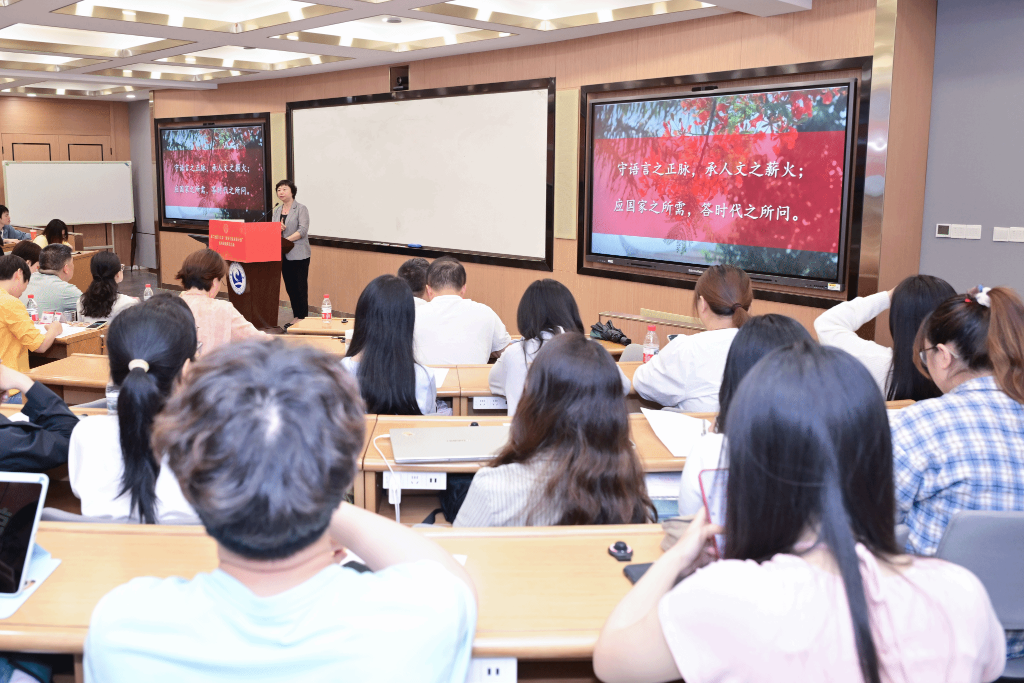 学校举办第二批“就业引航名师计划”结项现场展示活动