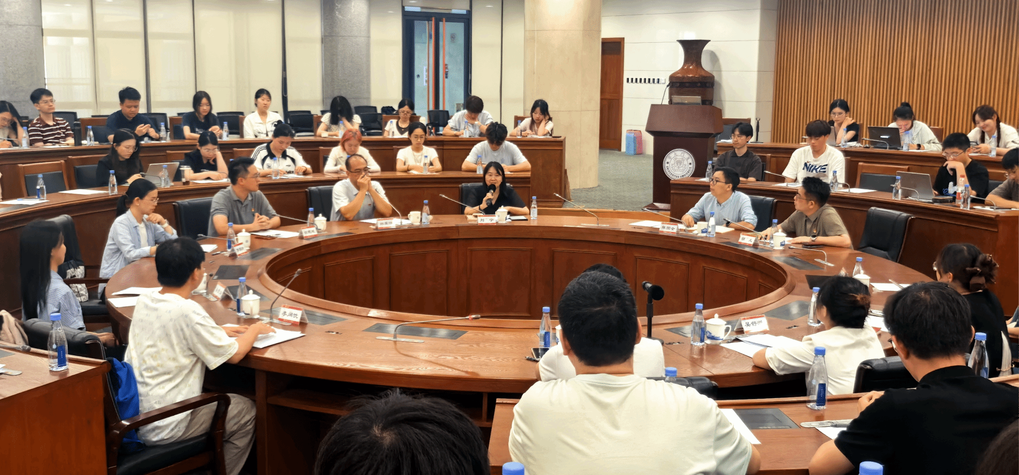 厦门大学举办2026年赴重点行业领域就业毕业生党员学习教育圆桌论坛
