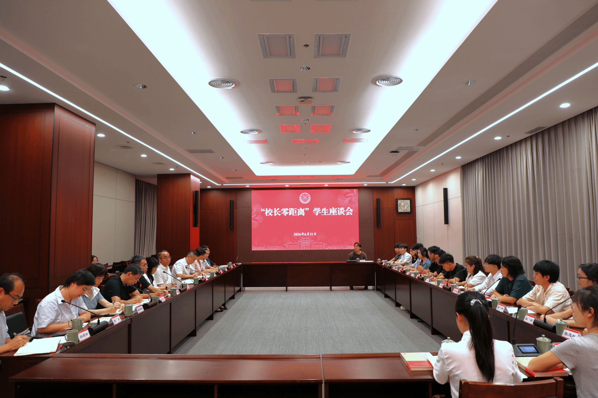 赴国之所需 担时代之责——“校长零距离”学生座谈会举行