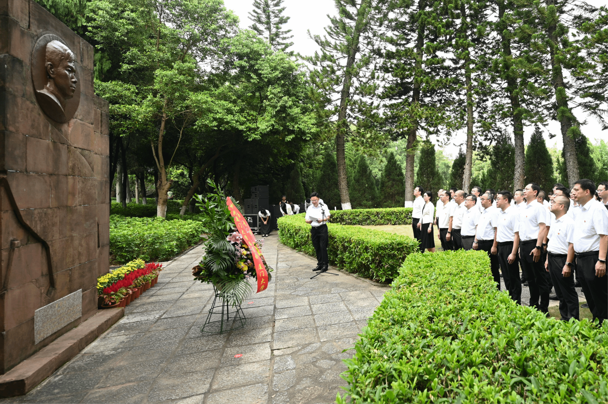 缅怀革命先烈 赓续使命担当 ——学校举行烈士纪念日祭奠英烈仪式
